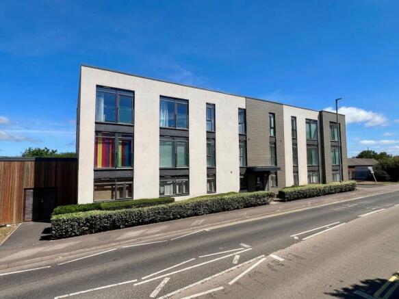 2 bed property, in Cunningham Court, £165,000