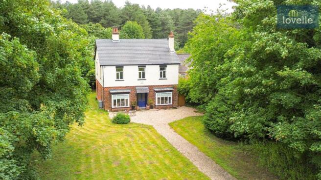 5 bed property, in Warren Road, £575,000