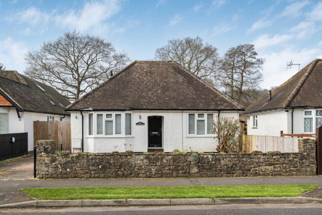 2 bed property, in New Road, £650,000