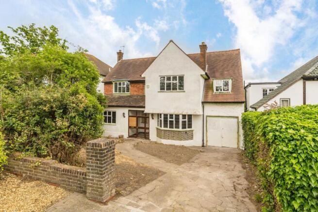 4 bed property, in Streatham Common South, £1,250,000