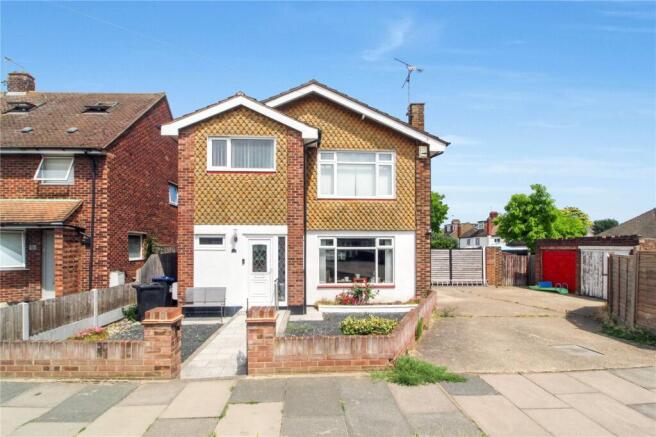 3 bed property, in Fairview Drive, £500,000