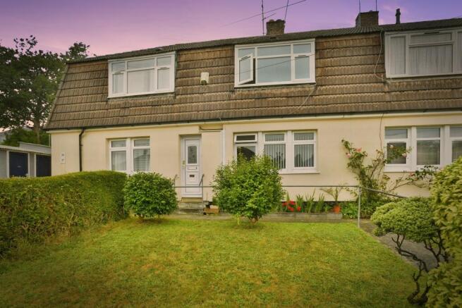2 bed property, in Swinburne Gardens, £95,000