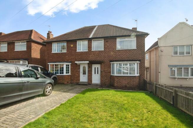 3 bed property, in Tyndale Crescent, £220,000