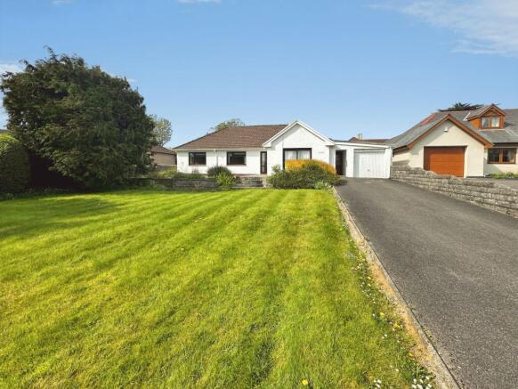 4 bed property, in Wind Street, £575,000