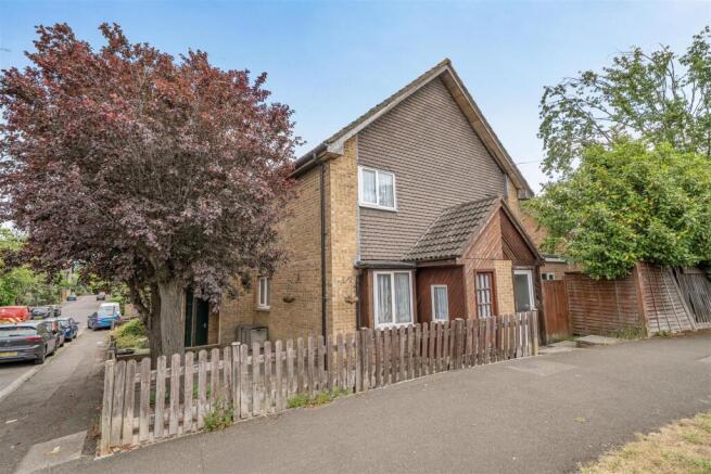 1 bed property, in Ryeland Close, £265,000