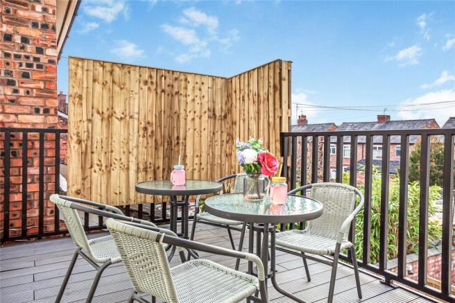 3 bed property, in Shaw Heath, £315,000