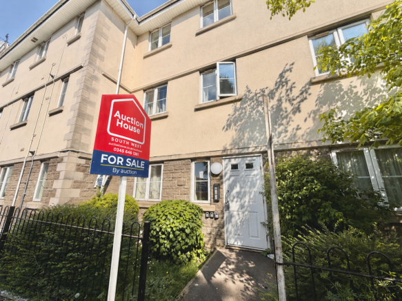 2 bed property, in 83 Moravian Road, £110,000