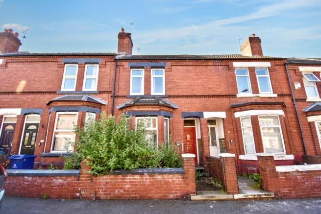 5 bed property, in Royal Avenue, £125,000