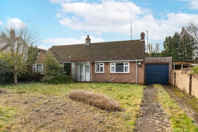 3 bed property, in Woodperry Road, £550,000