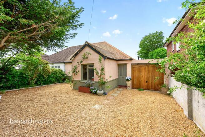 4 bed property, in Harding Road, £475,000
