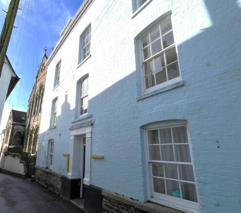 2 bed property, in Sibbald House, £195,000