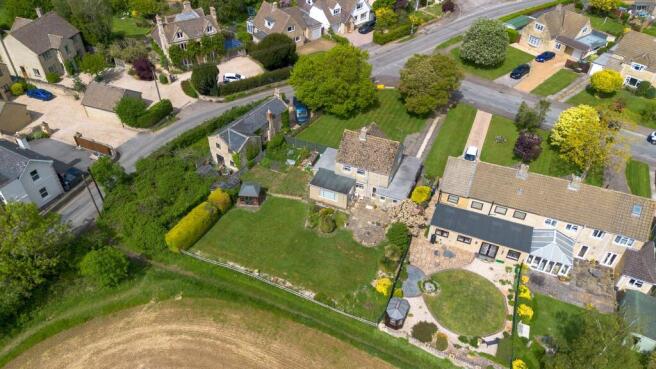 3 bed property, in The Lawns, £550,000