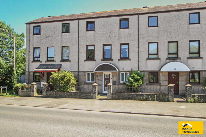 3 bed property, in Priory Court, £205,000
