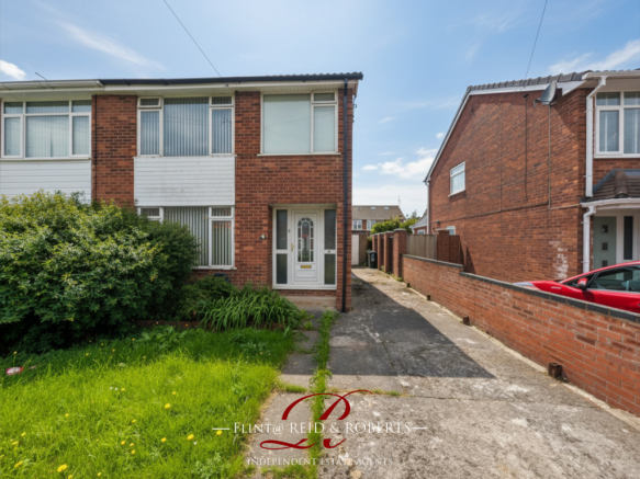 3 bed property, in Adwy Wynt, £160,000