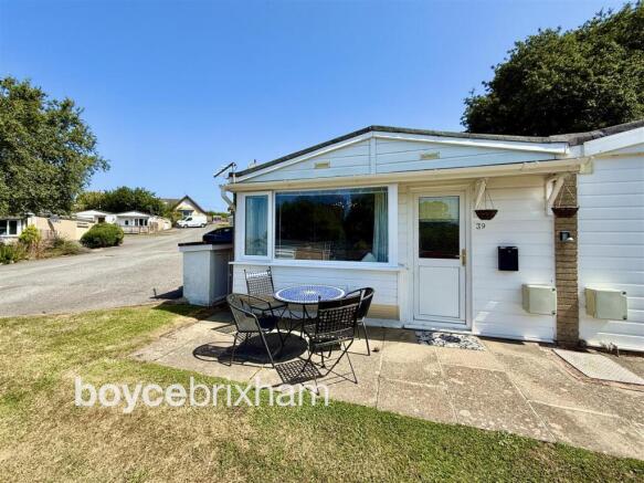 2 bed property, in Greenway Road, £150,000