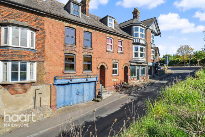 4 bed property, in Station Hill, £400,000