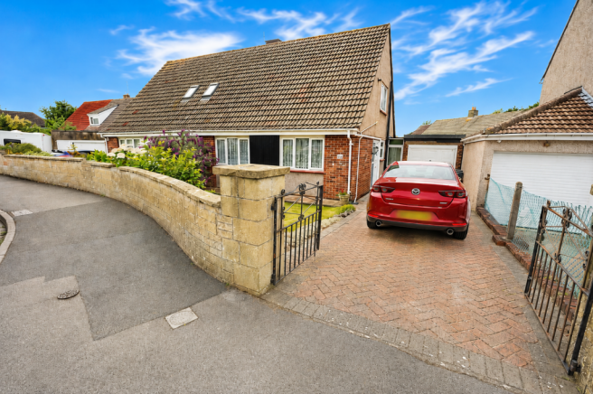 3 bed property, in Hillcrest Road, £349,950