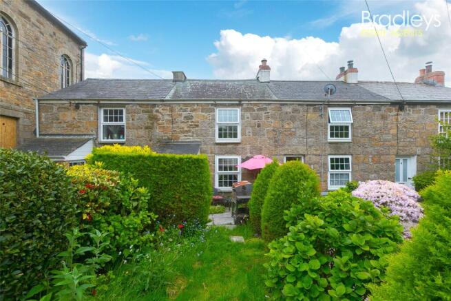 2 bed property, in Chapel Row, £220,000