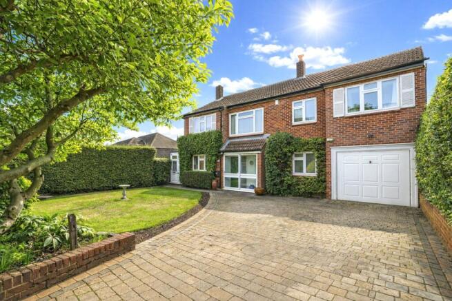 5 bed property, in St. Johns Road, £1,500,000