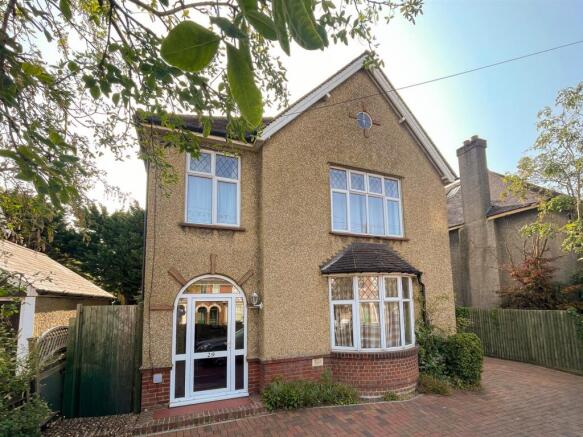 4 bed property, in Castle Road, £565,000
