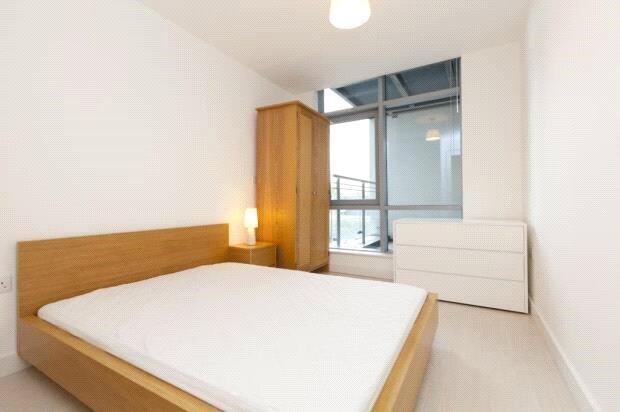2 bed property, in Manor Mills, £190,000