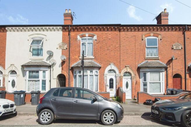 3 bed property, in Albert Road, £190,000