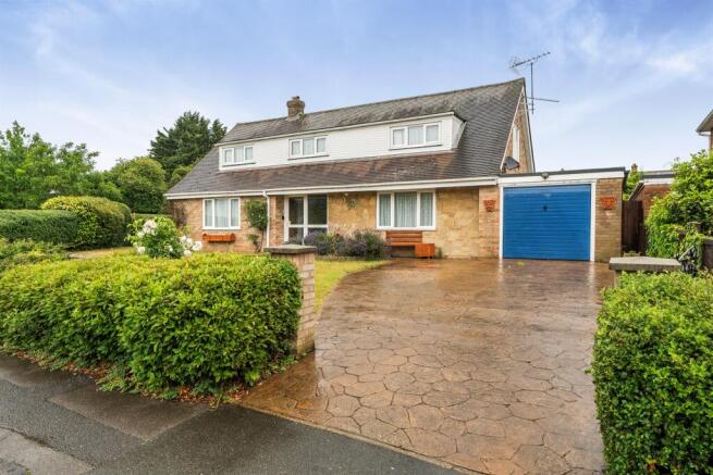 4 bed property, in Highfield Lane, £750,000