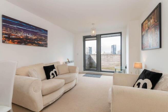 2 bed property, in Skyline, £215,000