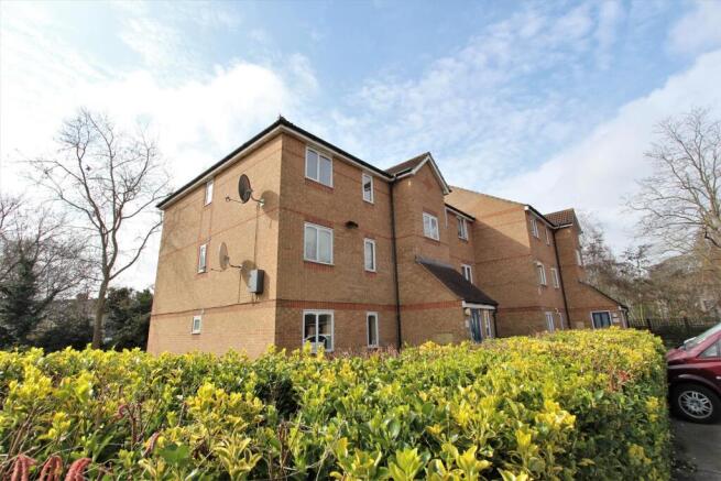 2 bed property, in Cherry Blossom Close, £333,000