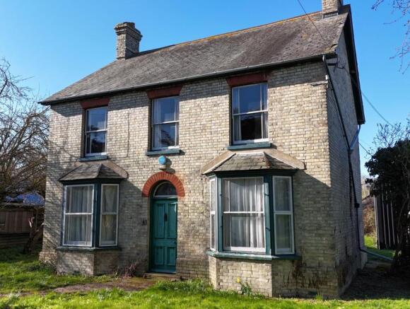 5 bed property, in Northfield House, £375,000
