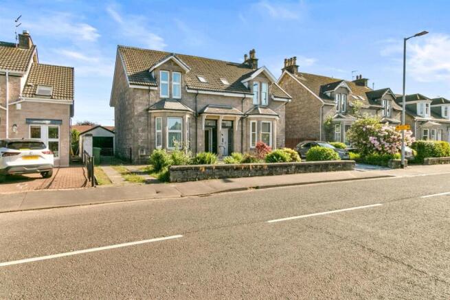 3 bed property, in Round Riding Road, £230,000