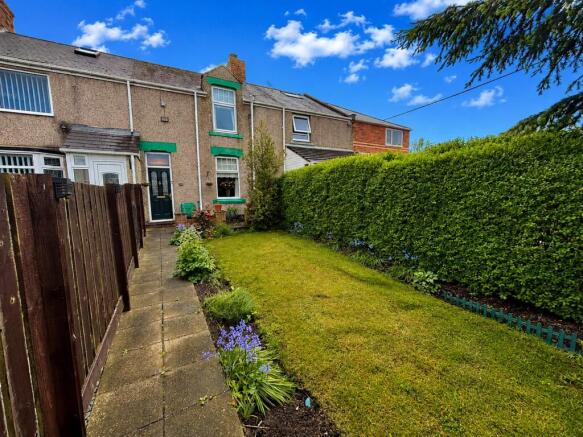 2 bed property, in Garden Place, £125,000