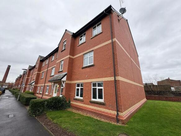 2 bed property, in Pendle Court, £90,000