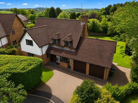 4 bed property, in Churchfields, £615,000