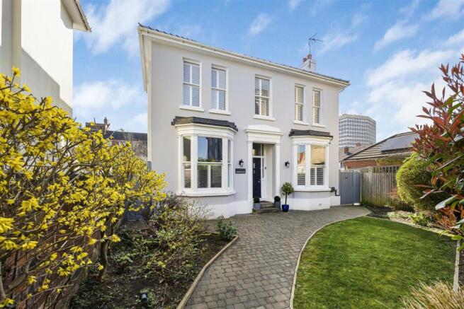 4 bed property, in St. Lukes Road, £1,395,000
