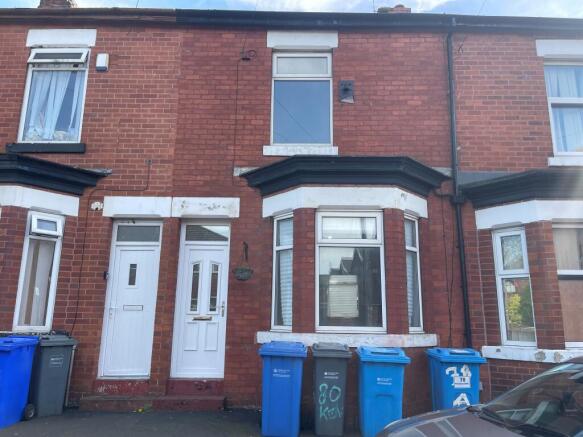 2 bed property, in Kenyon Street, £138,000