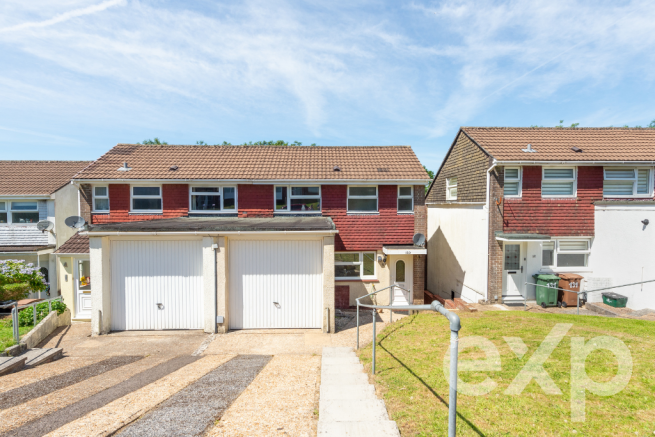 3 bed property, in Beverston Way, £290,000
