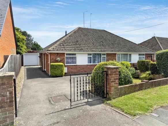 2 bed property, in Baskerville Road, £425,000