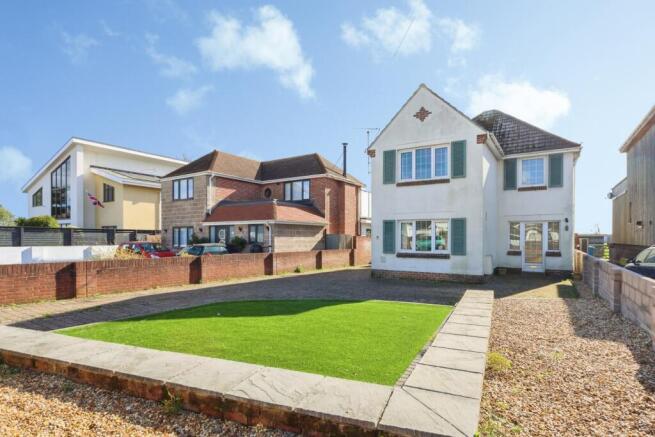 3 bed property, in Lulworth Avenue, £775,000