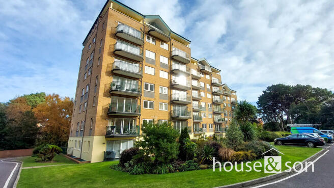 2 bed property, in Keverstone Court, £325,000