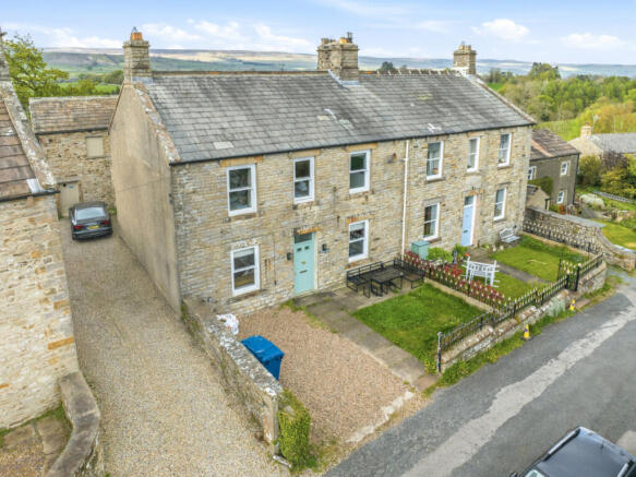 4 bed property, in Hillside, £500,000