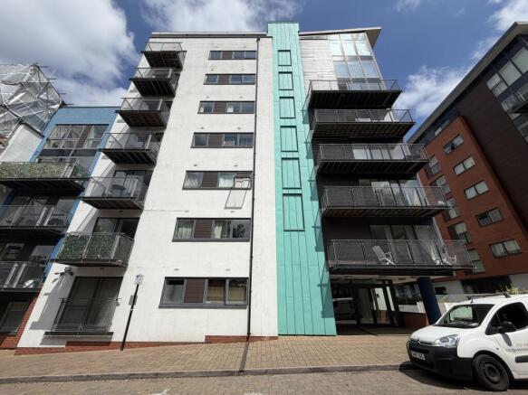 2 bed property, in Apartment 21, £120,000