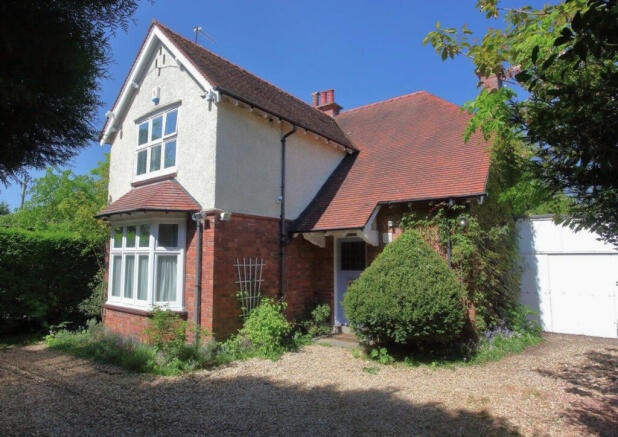 4 bed property, in Birmingham Road, £450,000