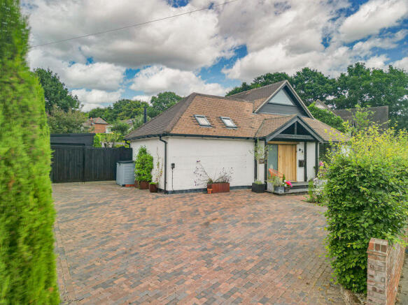 3 bed property, in Swanwick Lane, £750,000
