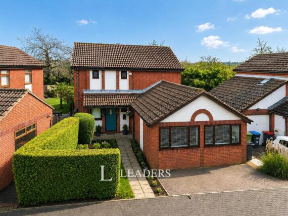 4 bed property, in Dyers Mews, £450,000