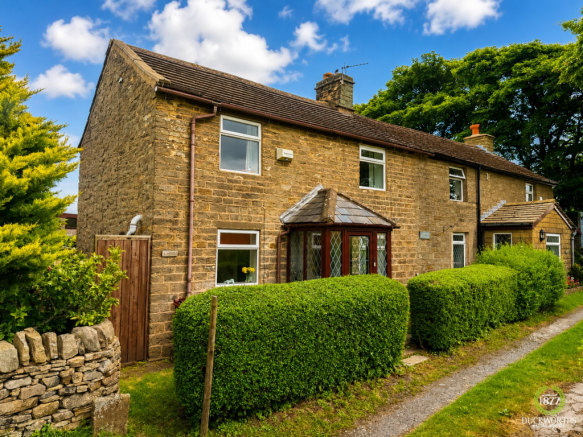 2 bed property, in Tythebarn Cottages, £200,000