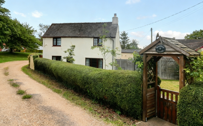 2 bed property, in Church Road, £370,000