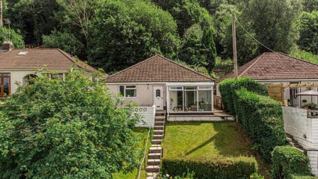 3 bed property, in Heather View Road, £290,000