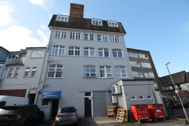 1 bed property, in Lorne Park Road, £53,500