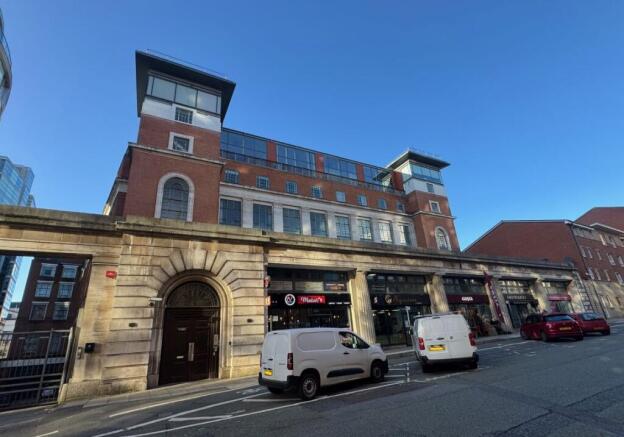 2 bed property, in Apartment 404, £90,000